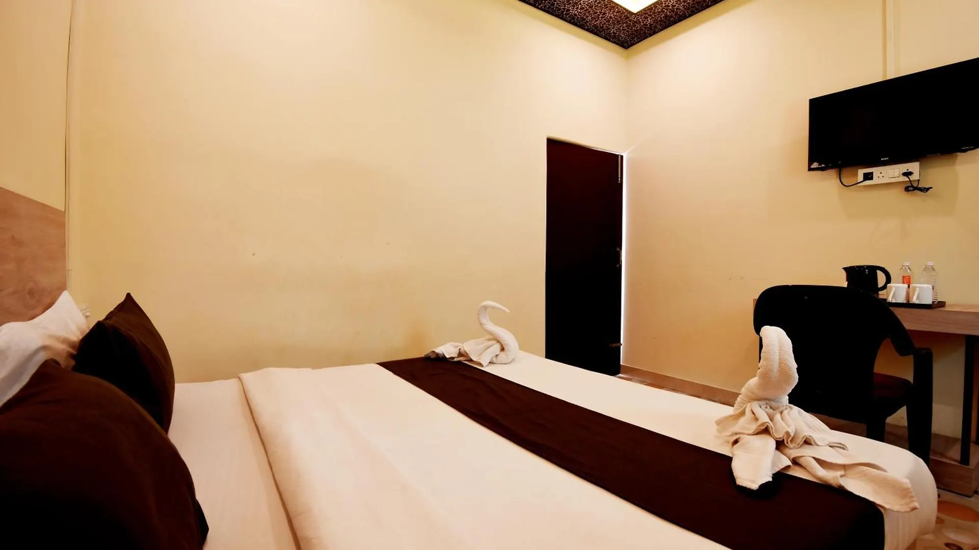 The Anandvan Palace- 300 Meter From Harishchandra Ghat Varanasi Guest house