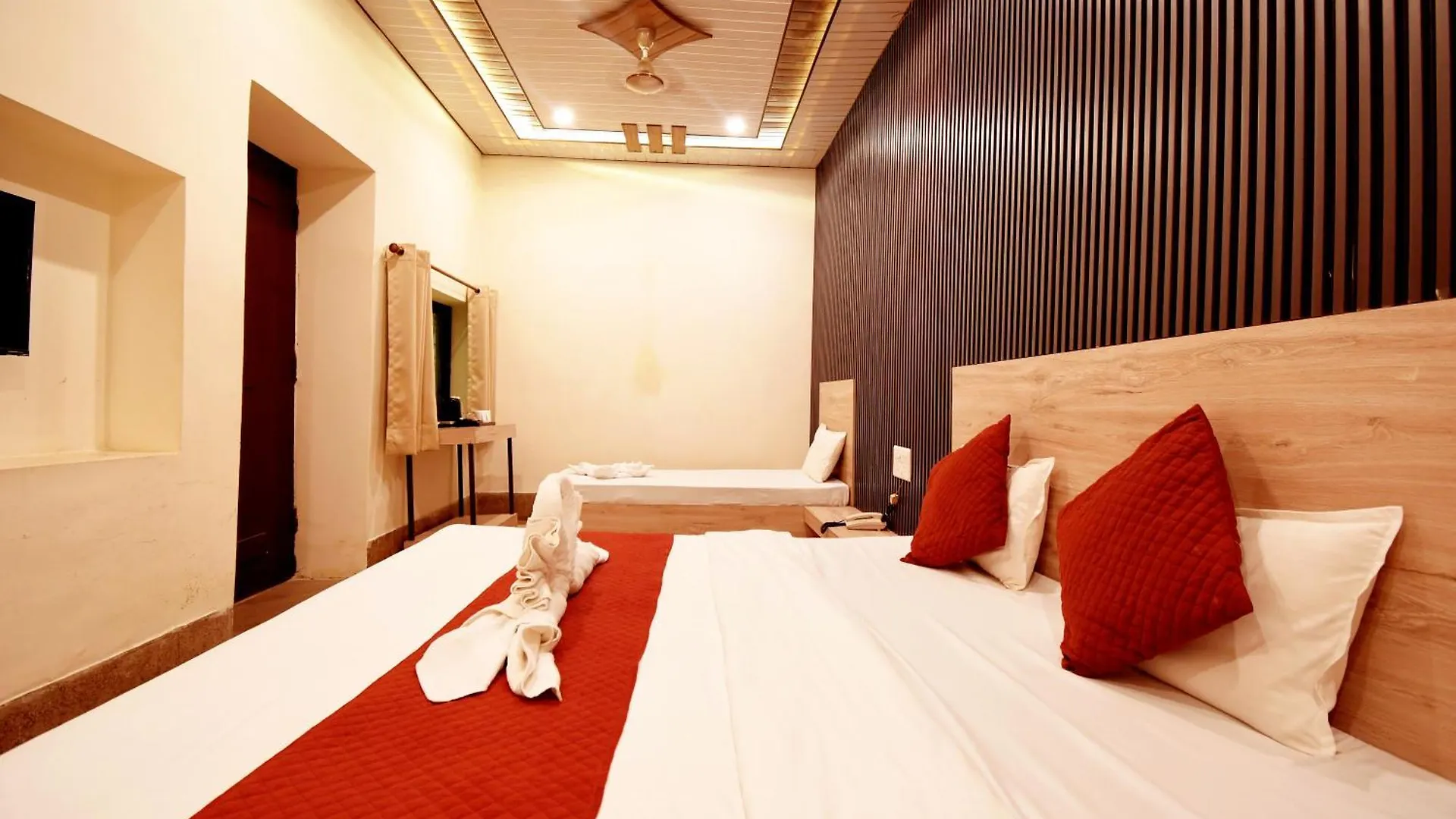 Guest house The Anandvan Palace- 300 Meter From Harishchandra Ghat Varanasi